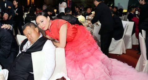 蓝洁瑛亲口承认遭曾志伟性侵 其实他的风流人生也是蛮精彩的啊