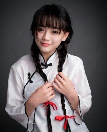 历代网红图鉴：撕x炒作傍大款，整容吸毒抄大牌？