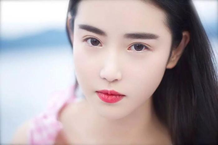 历代网红图鉴：撕x炒作傍大款，整容吸毒抄大牌？