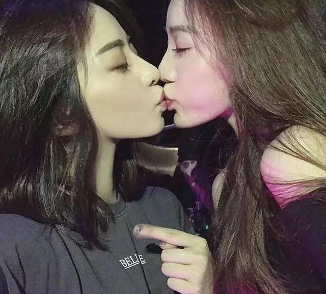 历代网红图鉴：撕x炒作傍大款，整容吸毒抄大牌？