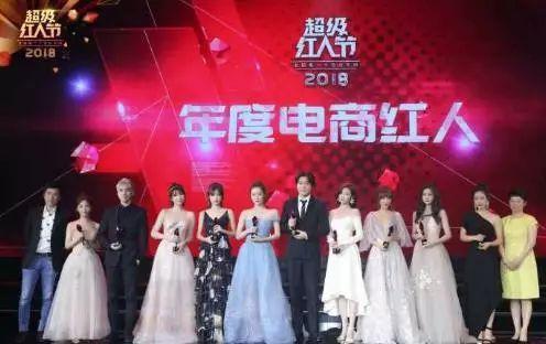 历代网红图鉴：撕x炒作傍大款，整容吸毒抄大牌？