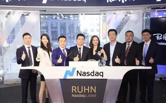 历代网红图鉴：撕x炒作傍大款，整容吸毒抄大牌？