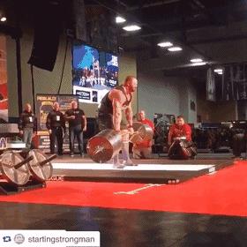 他身高2米重360斤，是世界上最强壮的肌肉野兽！跟他单挑时千万别逼逼，直接给跪了