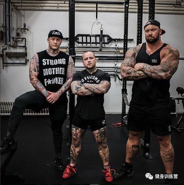 他身高2米重360斤，是世界上最强壮的肌肉野兽！跟他单挑时千万别逼逼，直接给跪了