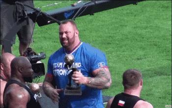 他身高2米重360斤，是世界上最强壮的肌肉野兽！跟他单挑时千万别逼逼，直接给跪了