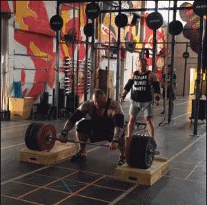 他身高2米重360斤，是世界上最强壮的肌肉野兽！跟他单挑时千万别逼逼，直接给跪了