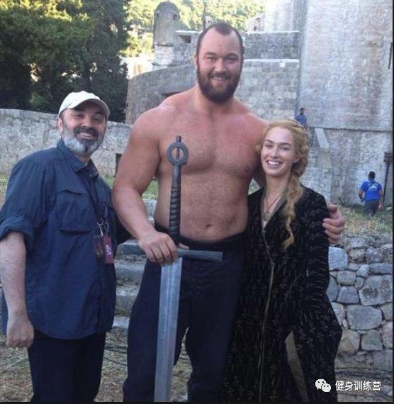 他身高2米重360斤，是世界上最强壮的肌肉野兽！跟他单挑时千万别逼逼，直接给跪了