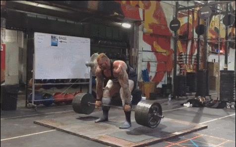 他身高2米重360斤，是世界上最强壮的肌肉野兽！跟他单挑时千万别逼逼，直接给跪了