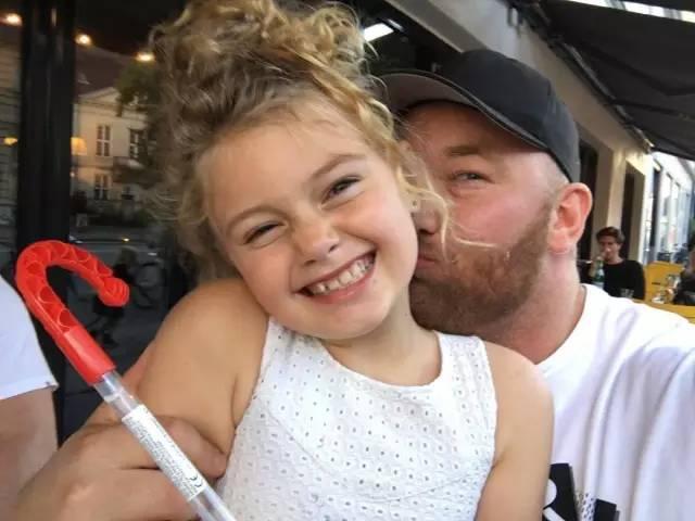 他身高2米重360斤，是世界上最强壮的肌肉野兽！跟他单挑时千万别逼逼，直接给跪了