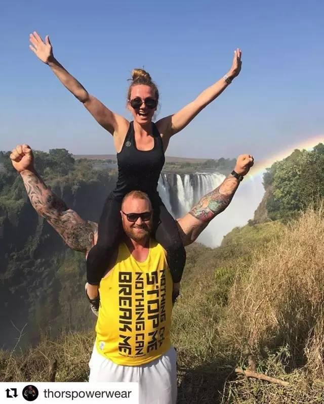 他身高2米重360斤，是世界上最强壮的肌肉野兽！跟他单挑时千万别逼逼，直接给跪了