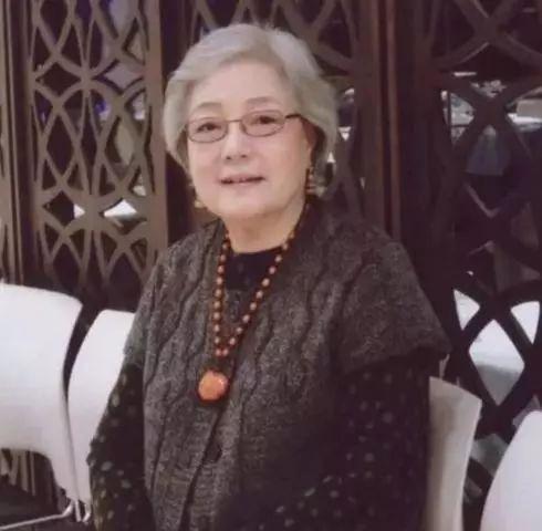 琼瑶遭丈夫原配出书控诉：该谈利益的时候扯什么三观