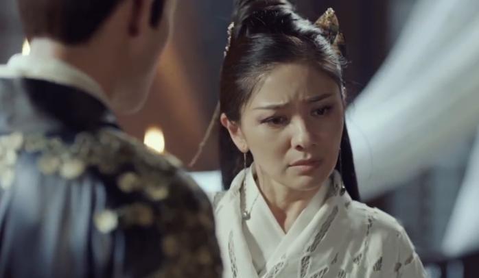 轩辕晓是装疯，她问长孙无极这几个问题，就知道当年发生了什么事