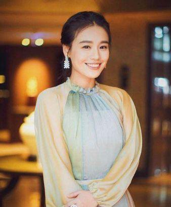 马思纯家世被曝光,小姨蒋雯丽根本不算什么,母亲才是真的牛