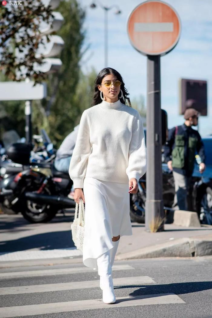白毛衣还要愁怎么搭配？
