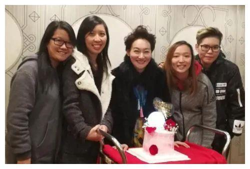 60岁“四金影后”惠英红至今未嫁?只因10岁那年,初恋说的一句话