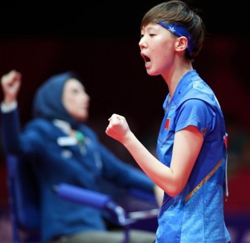 丁宁怎么了?单局被国乒小魔王轰11-0,裁判让球送1分,无缘决赛