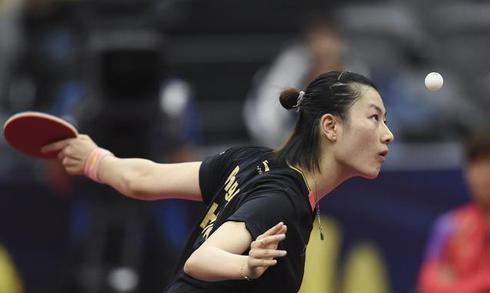 丁宁怎么了?单局被国乒小魔王轰11-0,裁判让球送1分,无缘决赛