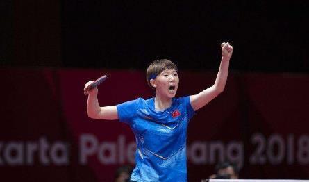 丁宁怎么了?单局被国乒小魔王轰11-0,裁判让球送1分,无缘决赛