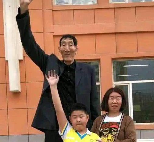 中国被遗忘的巨人鲍喜顺,他现在的生活怎么样了?