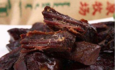 ​路边摊熟牛肉28一斤，为何如此便宜？老板直言：不买是“傻子”