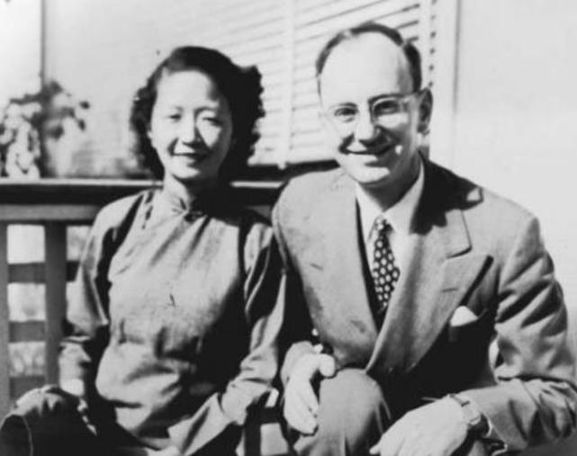 张兆和嫁苦追她的沈从文,张充和却不愿嫁卞之琳,幸福就在一念间