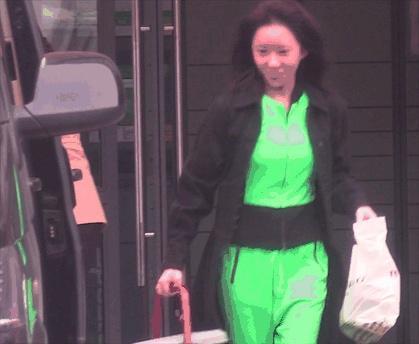 白宇刘萌萌热恋,地下车库吻别超甜,曾表示恋爱每日至少三次接吻