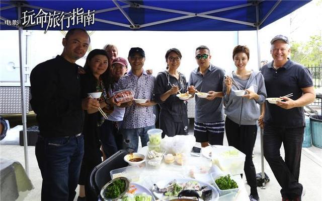 张嘉译全家照:妻子也是戏骨,女儿虎妞人如其名,特别有活力