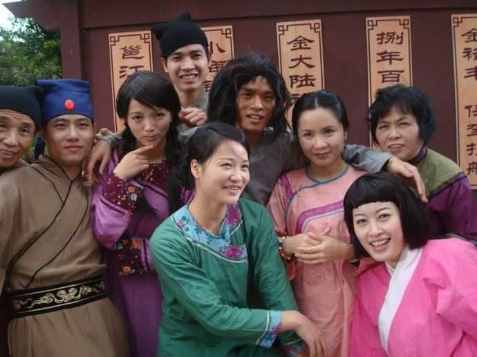 60岁TVB演员深夜猝死街头,看看群演的生存现状有多惨?