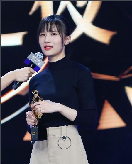 32岁papi酱生活近照:众多网红我只服她,有才华有颜值兼幽默