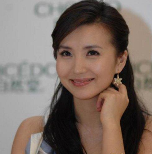 扒扒《李卫当官》主演现状,顾盼儿扮演者一个消失一个复出无人识