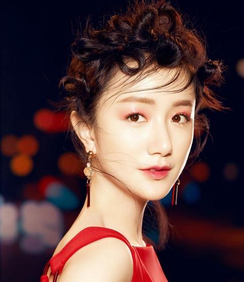 扒扒《李卫当官》主演现状,顾盼儿扮演者一个消失一个复出无人识