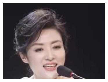 主持人周涛女儿近照,13岁长成这样,难怪一直不愿公开!