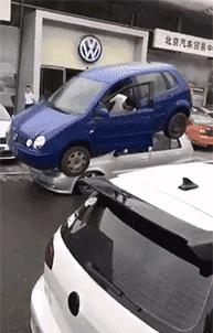 搞笑GIF:长尾巴到底是干什么用的