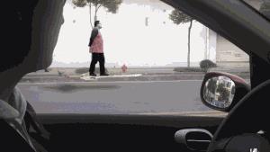 搞笑GIF:长尾巴到底是干什么用的