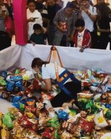 搞笑GIF:长尾巴到底是干什么用的