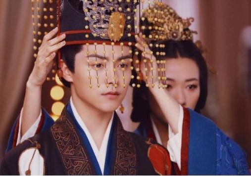 显赫千年的日本汉室后裔,姓氏成为内阁部门名称,如今已认祖归宗