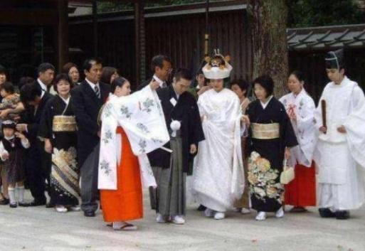 显赫千年的日本汉室后裔,姓氏成为内阁部门名称,如今已认祖归宗