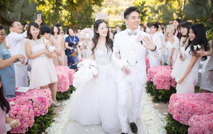 隐瞒了12年,刘强东儿子近照曝光,难怪章泽天至今不愿公开!