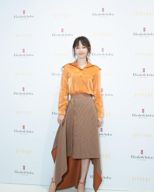 白百何这么有时间的吗?竟在脚上“画”了一双鞋子?简直萌翻了