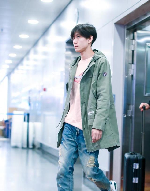 张一山把头发拉直后大变样,四六分发型又痞又坏,差点没认出来