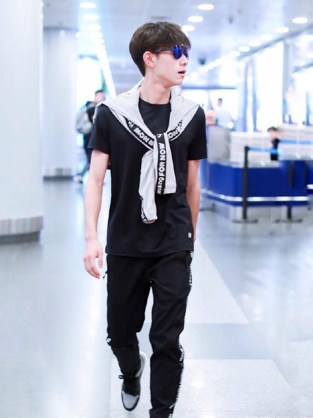 张一山把头发拉直后大变样,四六分发型又痞又坏,差点没认出来