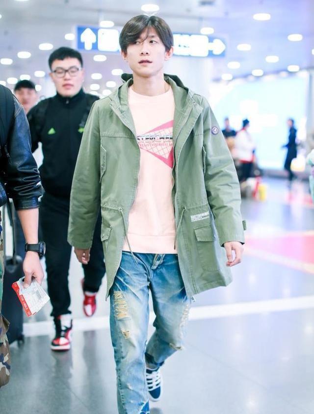 张一山把头发拉直后大变样,四六分发型又痞又坏,差点没认出来