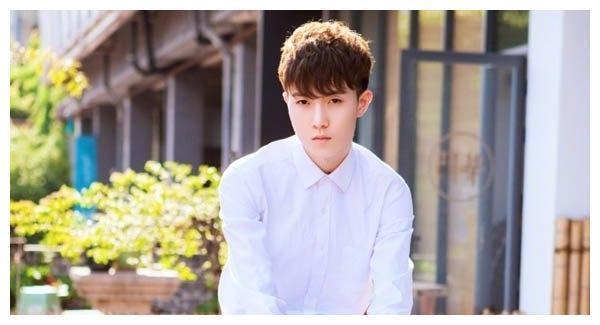 陈新颖恋上网红女,同睡一个火车卧铺,恩爱十足!