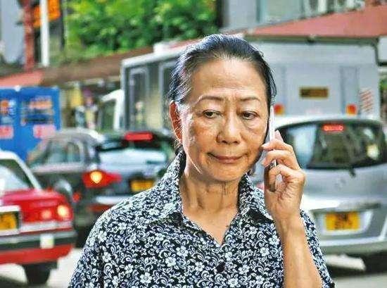 80年代花百万开酒店,周星驰跑龙套时她演梅超风走红,终身未嫁