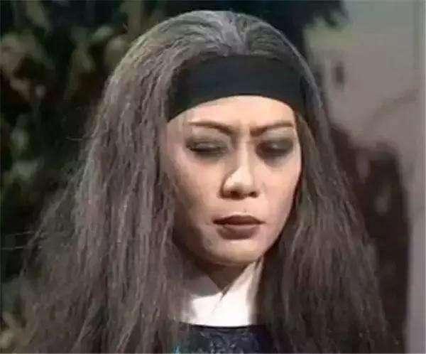 80年代花百万开酒店,周星驰跑龙套时她演梅超风走红,终身未嫁