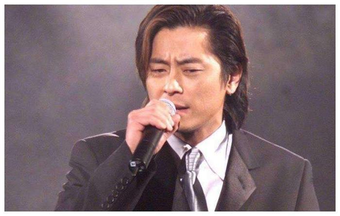 他被称为华语乐坛第一人,比肩四大天王,巅峰时却被人毒哑嗓子