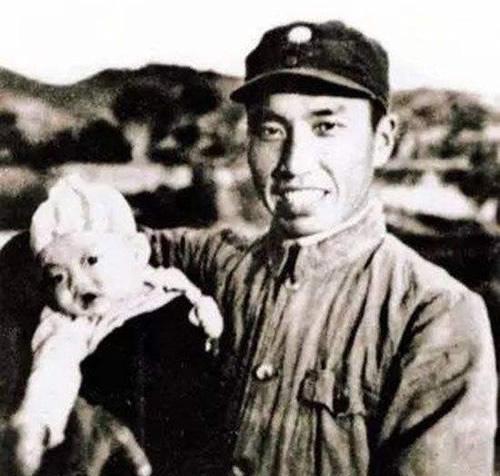 左权牺牲后,妻子儿女今何在?