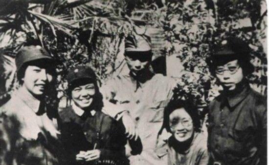 左权牺牲后,妻子儿女今何在?