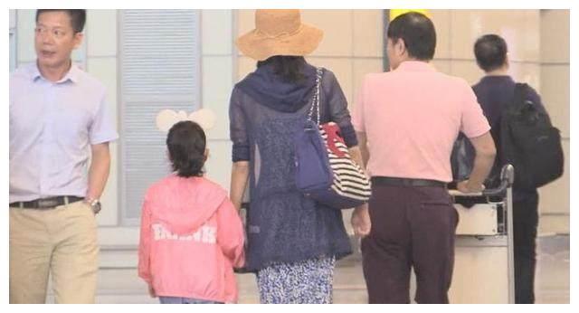 韩雪假唱、被湖南卫视晚会除名,现在老公孩子都出来了?