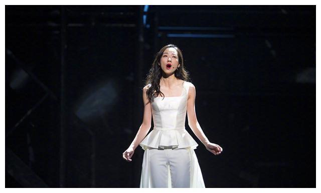 韩雪假唱、被湖南卫视晚会除名,现在老公孩子都出来了?